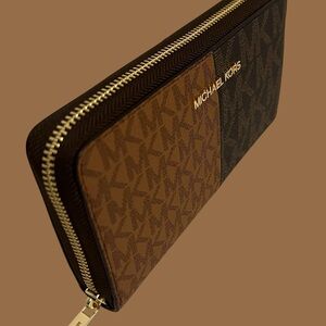 Michael Kors Two-Tone Women’s Wallet in Brown